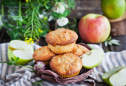 Muffins med äpple och hasselnötter